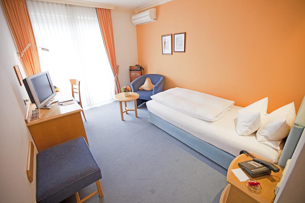 Hotel Krone Ohg Gerlingen Szoba fotó