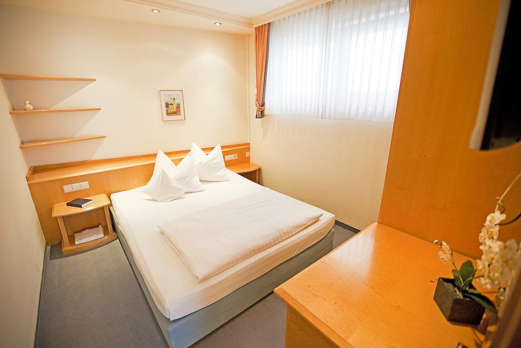 Hotel Krone Ohg Gerlingen Szoba fotó