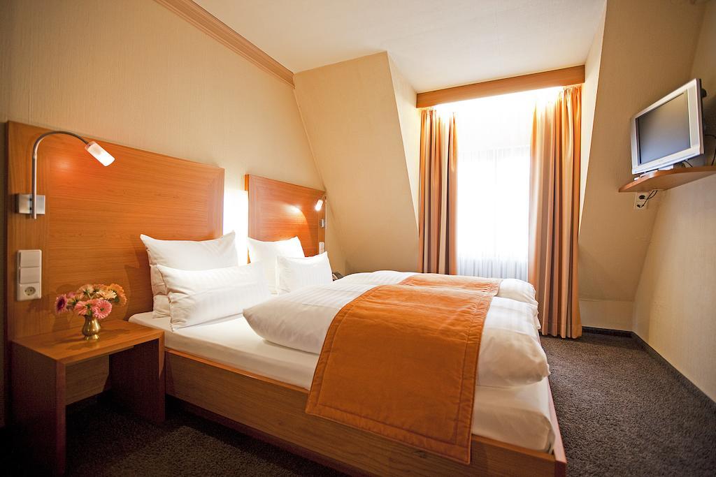 Hotel Krone Ohg Gerlingen Szoba fotó